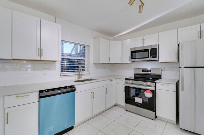 Building Photo - 6531 SE Federal Hwy Unit J104 Rental