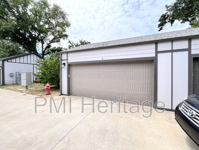Photo - 418 NW Retreat Ln