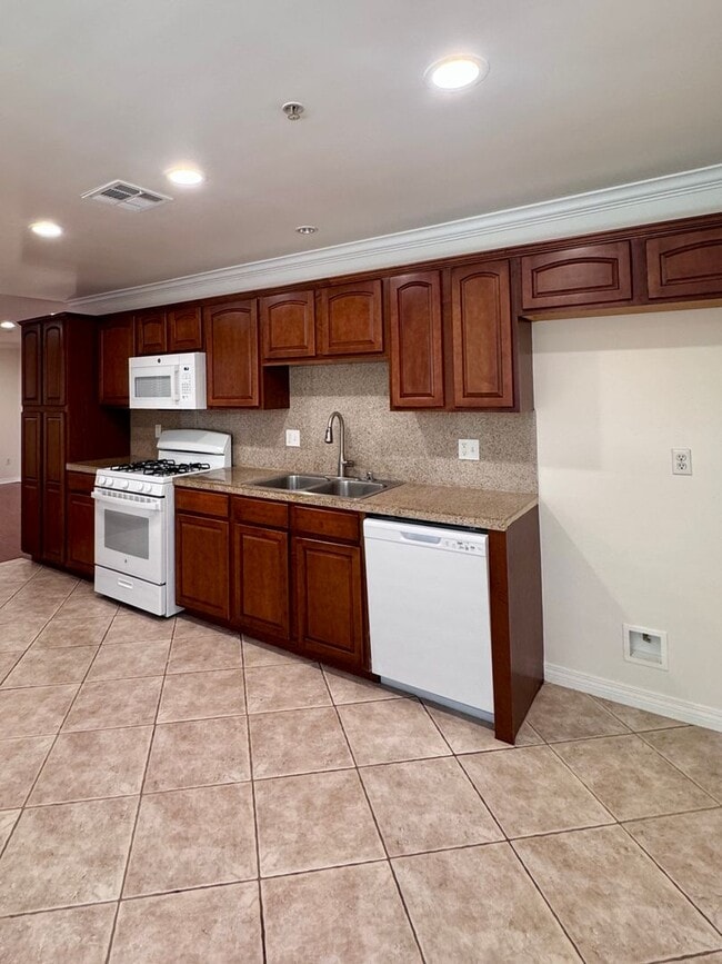 Photo - Spacious 3 bedroom condo in Van Nuys Unidad 201