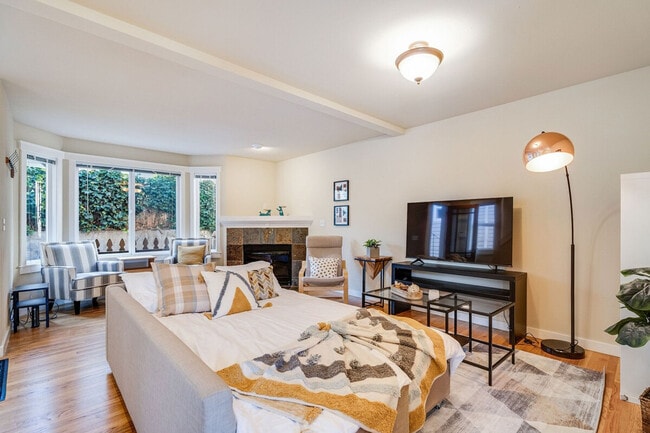 Photo - 162 W Florentia St Unit SI ID1036023P