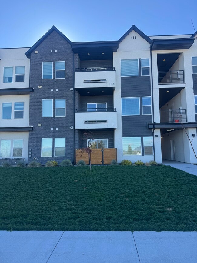 Building Photo - 3105 S 225 W Unit 202