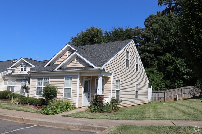 Building Photo - Light and Bright End unit 3 bdrm 2 bath to... Rental