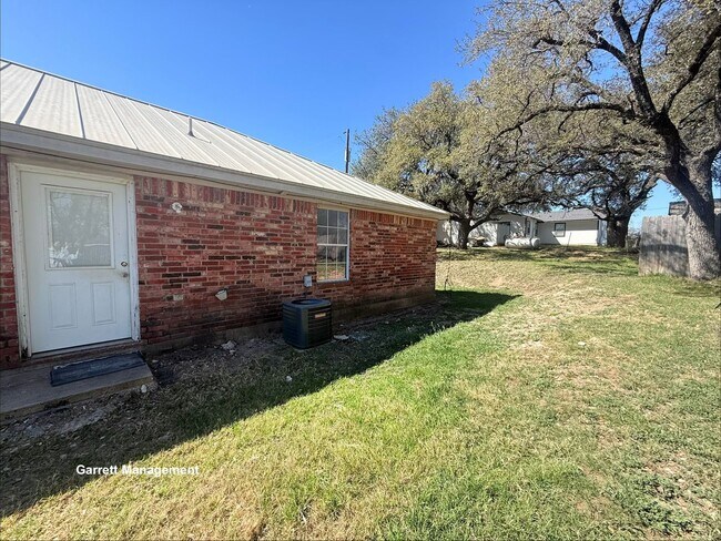 Photo - 813 E Ave I Unit B