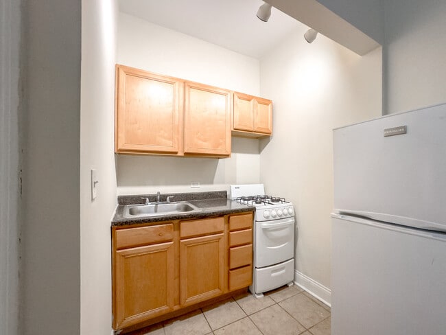 Photo - 4752 N Paulina St Unit 201