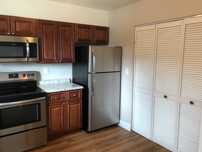 Building Photo - 1021 Delaware Dr Unit Apt 1