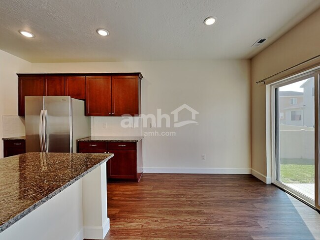 Photo - 2382 Buckskin Way