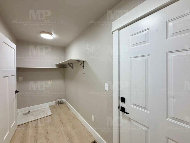 Photo - 724 Ponderosa Dr