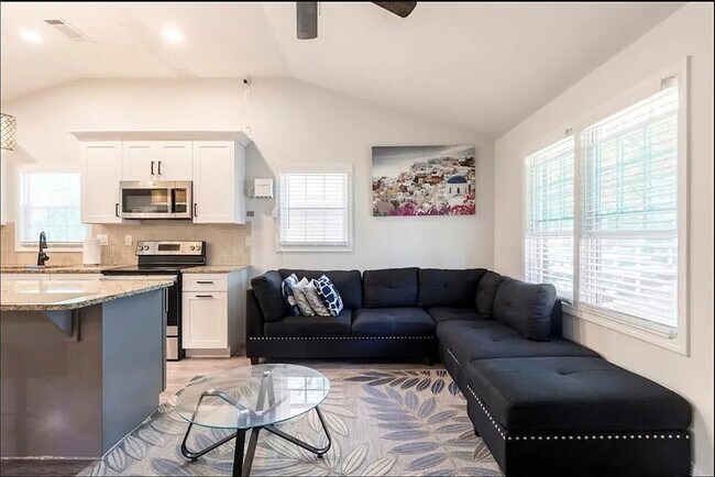 Room in Duplex on Cedar Ave NW