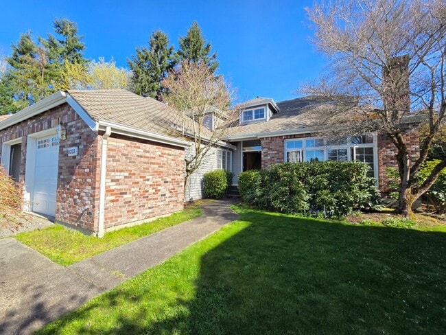 Building Photo - 4Bd/2.5Ba Bellevue House