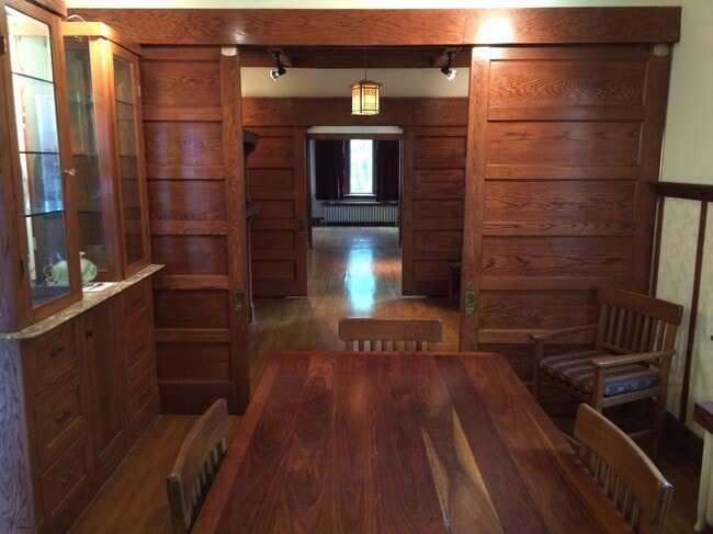 Building Photo - 2201 W Cortez St Unit Top Floor