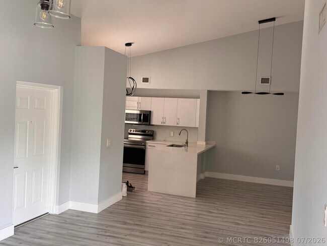 6936 SW 39th St Unit D203