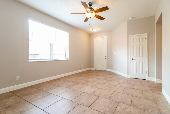 Photo - 439 Vicks Landing Dr