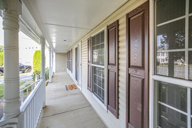 Photo - 20 St Marks Ct