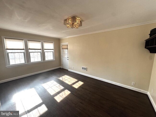 Photo - 626 S Irving St