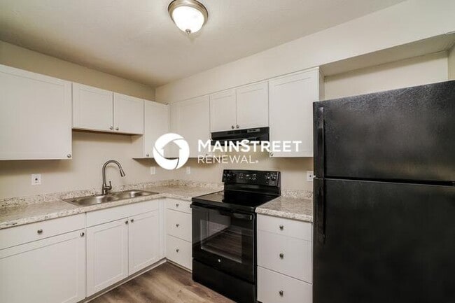 Photo - 3 Bedroom Pet-Friendly Home in Louisville, KY with Main Street Renewal