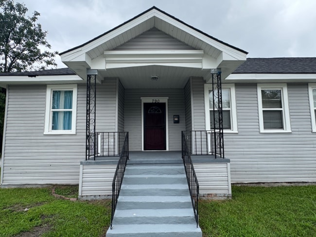 Building Photo - 792 Eve St Rental