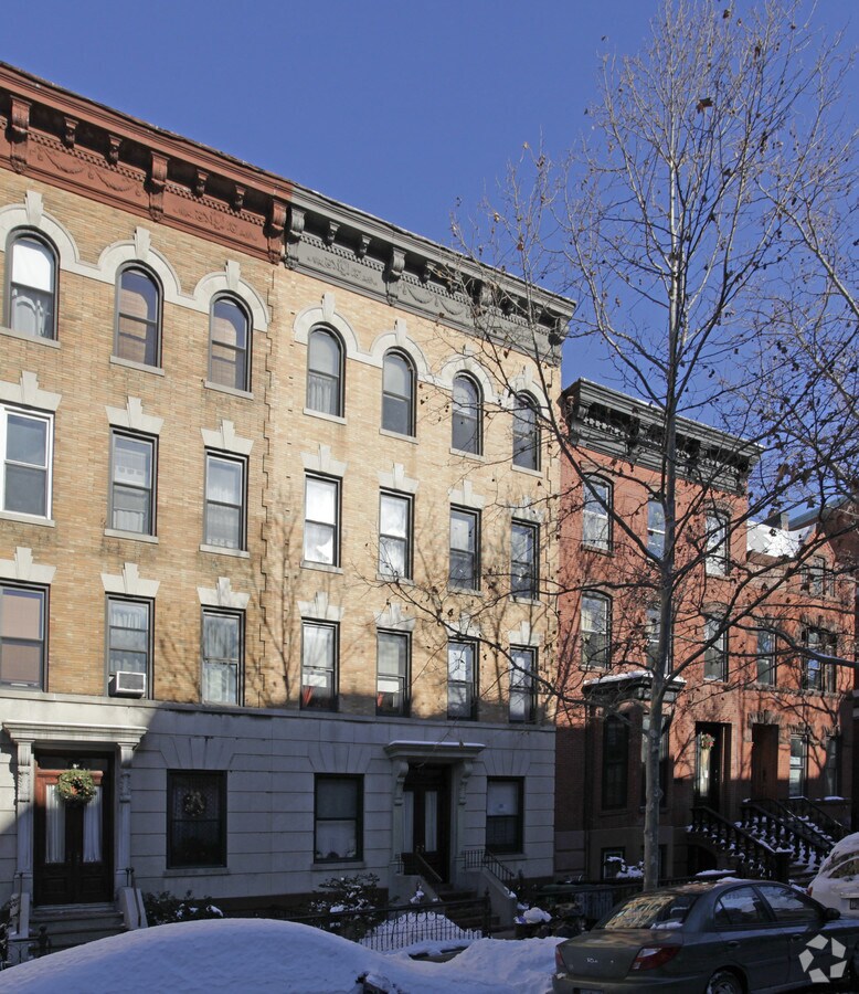 Photo - 139 Kent St Apartments