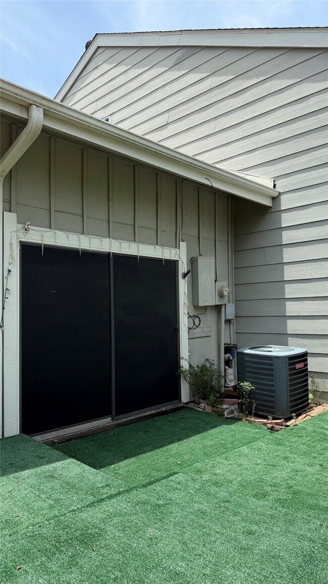 Photo - 12922 Wirevine Ln