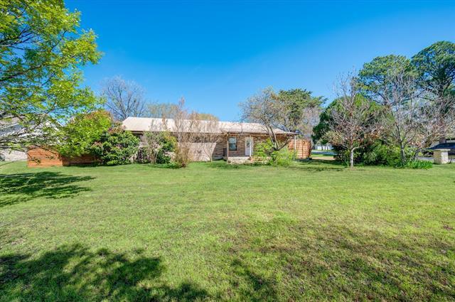 Photo - 304 Oak Dr