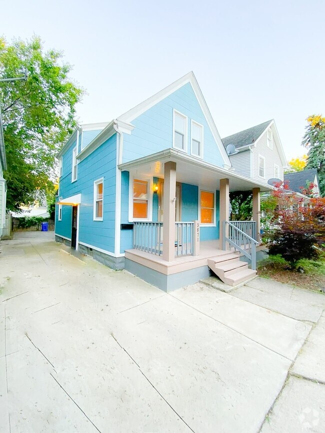 Building Photo - 3871 W 42nd St Rental