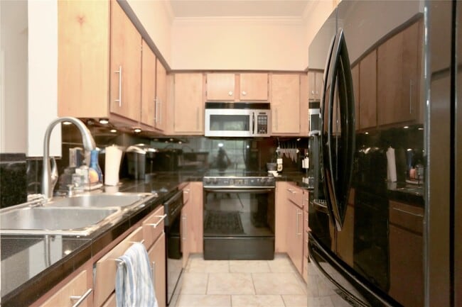 Building Photo - 2221 Stanford St Unit True