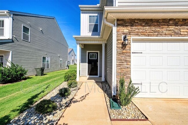 Photo - 572 Yellow Fox Rd