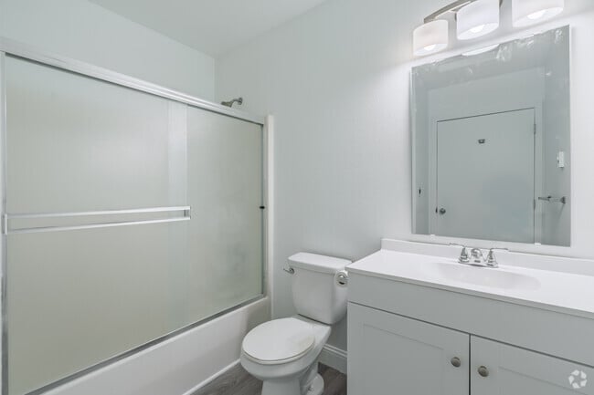 Studio - 441SF - Bathroom - South Campus Place