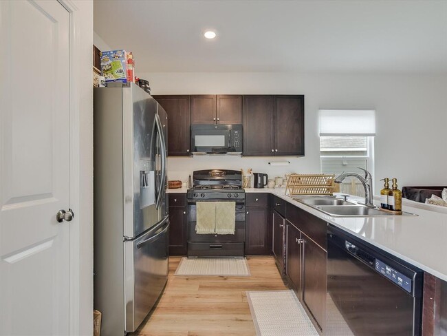 Photo - 2712 Louris Ln