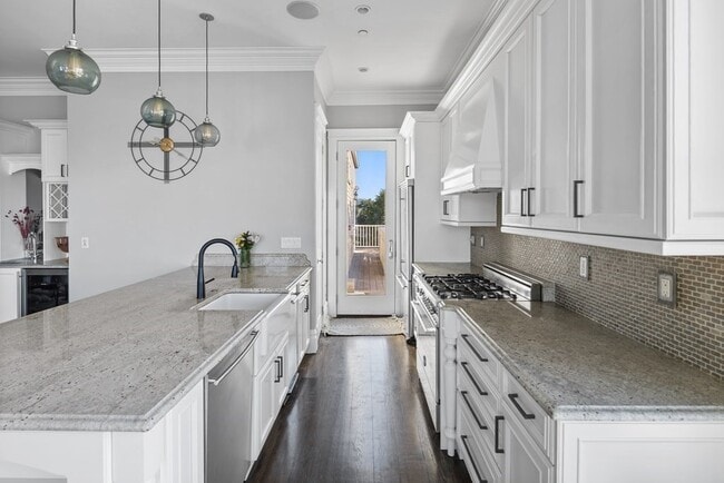 Photo - 322 W 4th St Unit 4