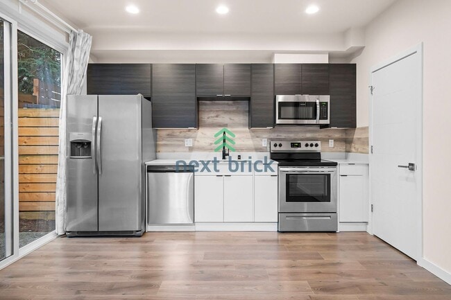 Building Photo - 2 Bed 2 Bath Single-family House Available for Rent!