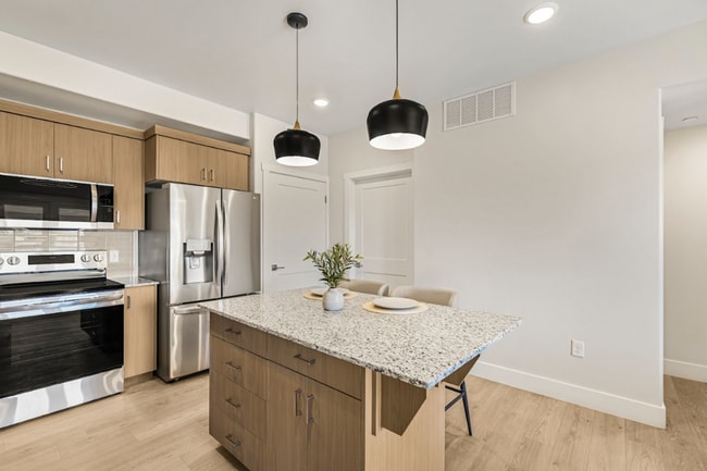Photo - Lincoln Crossing Apartments Unit 1305 Unit 1305