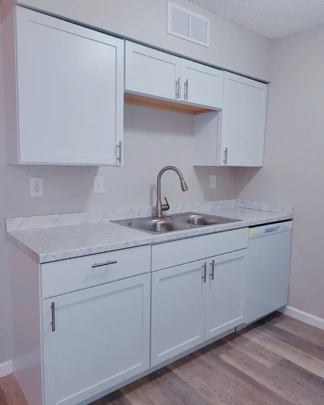 Knollwood Apartments