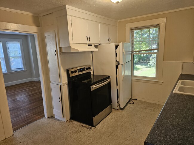Building Photo - 273 Front St Rental