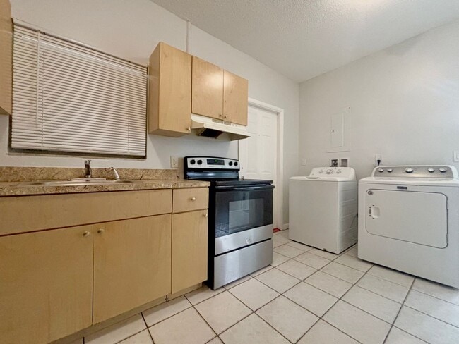 Photo - 3 Bedroom Private home with yard