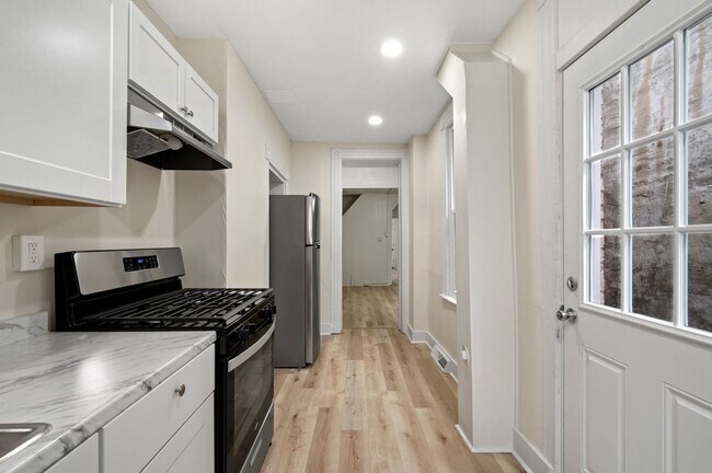 Photo - Newly Renovated 2 Bedroom Unit + Bonus Room In The South Side.  Available Immediately.