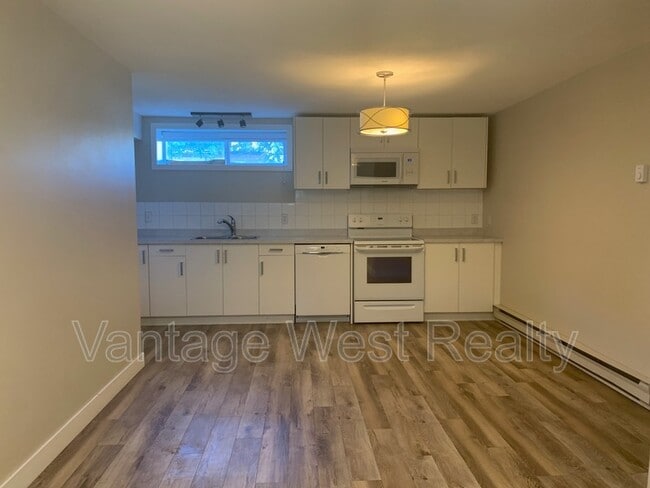 Photo - 1291 Kelglen Crescent