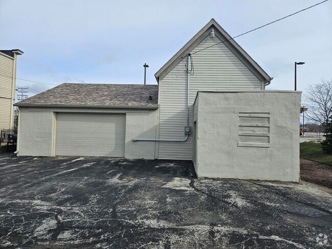 Building Photo - Falls RE Investments Unit Garage Rental