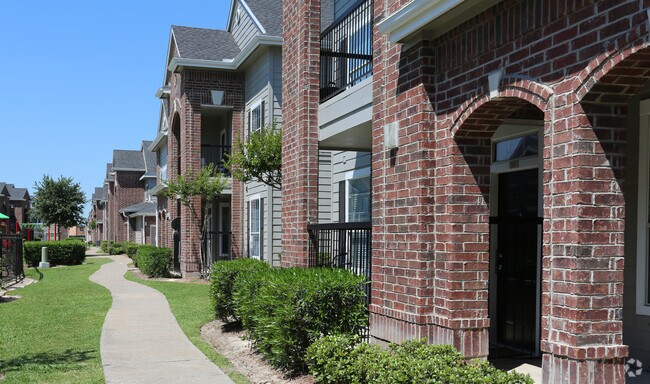 Pinnacle Apartments