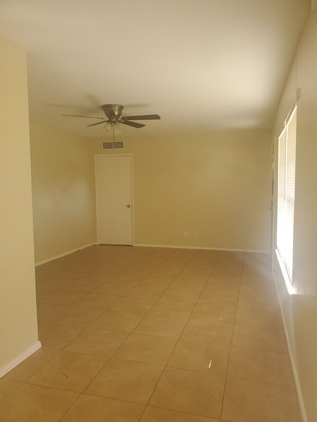2417 N Parkwood Dr