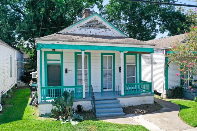 Photo - 1812 Dante St