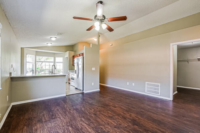 Photo - 13705 Glasser Ave