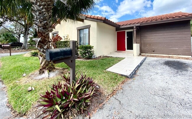 Photo - 6287 Scotch Pine Ln