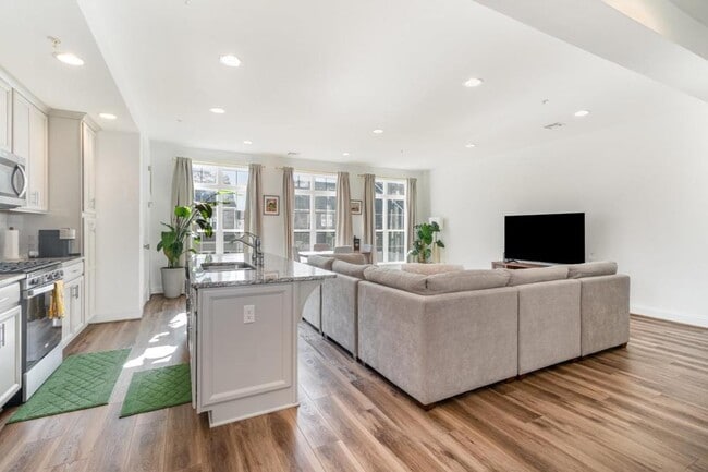 Photo - 3112 Detweiler Ln