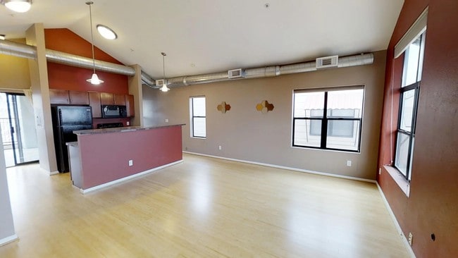 Photo - 3038 Umatilla St