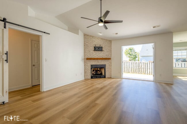 Photo - 2320 Curran Ct