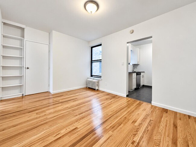 401 E 68th St Unit 4A