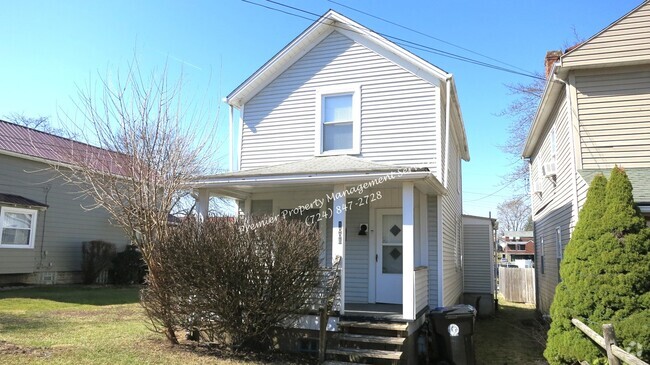 Building Photo - 1008 Elm St Rental