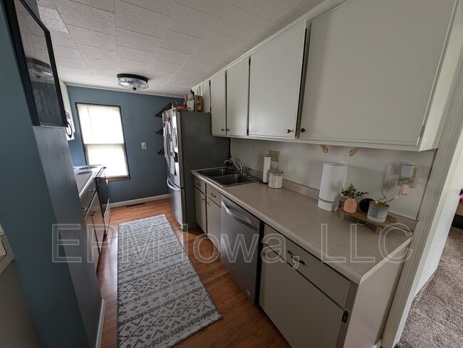 Photo - 608 8th Ave SW