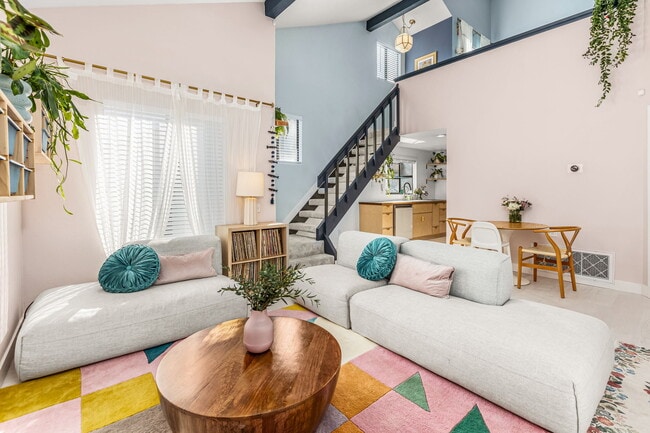 Building Photo - 3650 Avocado Village Ct Unit 66