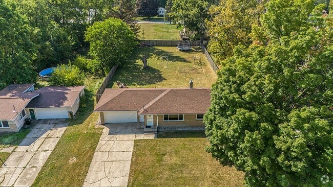 Building Photo - 4457 Curwood Ave SE Rental